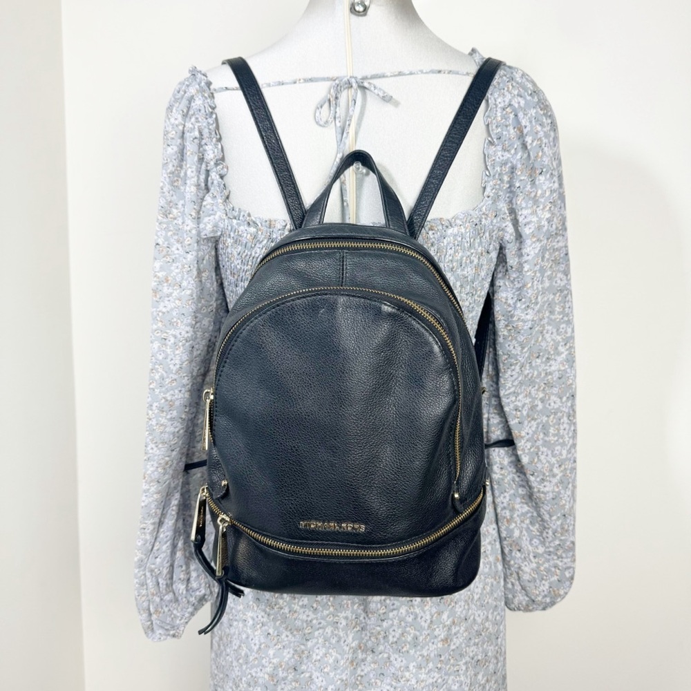 Michael KORS Black Pebble Leather Rhea zip Backpack. 3 pockets 1 zippered inside